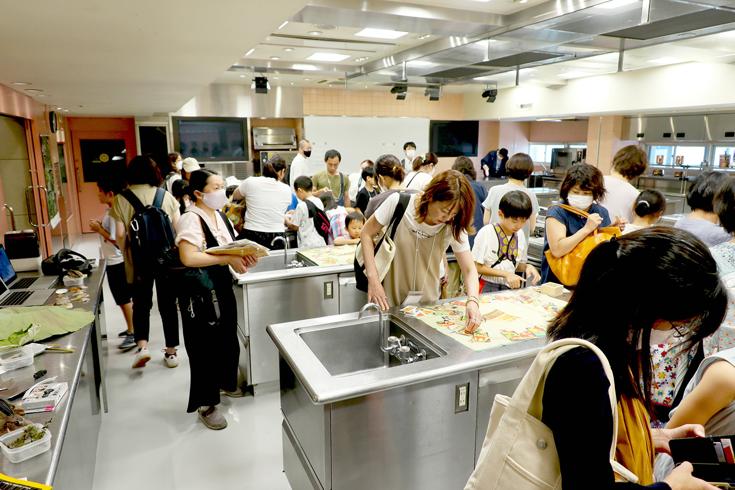 画像：子ども和食セッション_季節のうつろいのすごろくを楽しむ