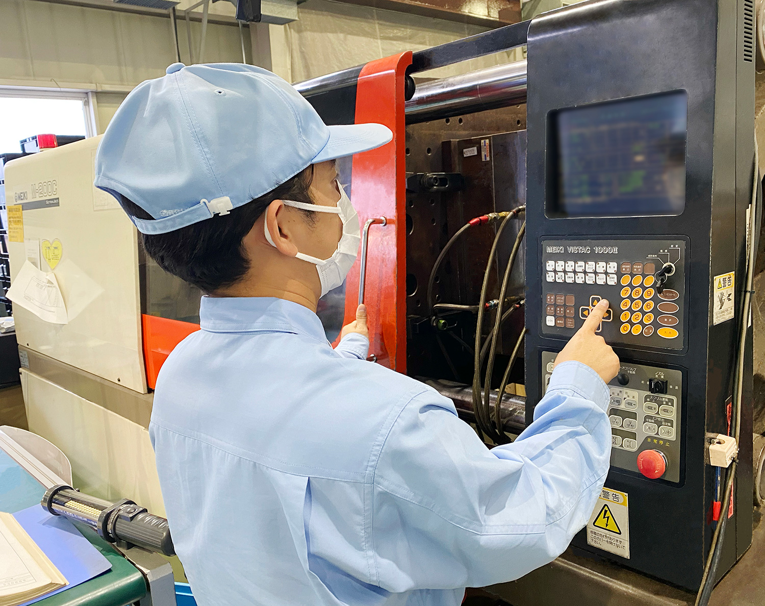 2-2.作る:一次成形(金型の設置と成形条件の調整)